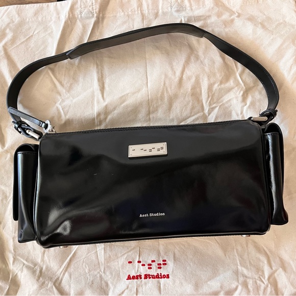 Aest Studios Capture Medium Sling Bag with Crossbody Strap included - Picture 3 of 11